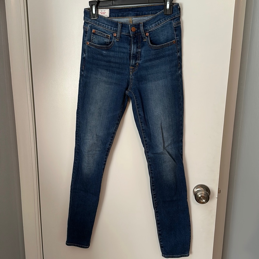 Gap True Skinny Mid Rise Jeans- dark wash